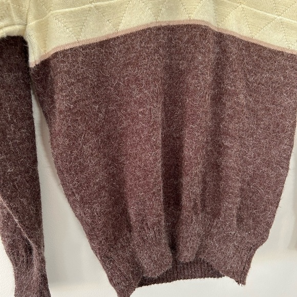 Vintage Preppy V-Neck Unisex Cream Wool Blend 80’s Diamond Knit Pullover - Picture 5 of 5